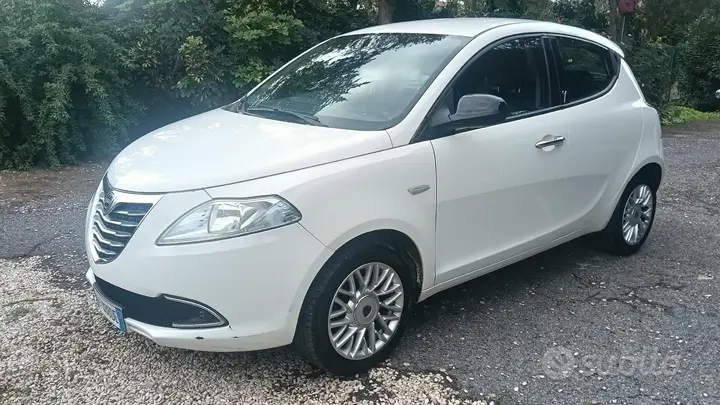 Lancia Ypsilon 2013 photo 2