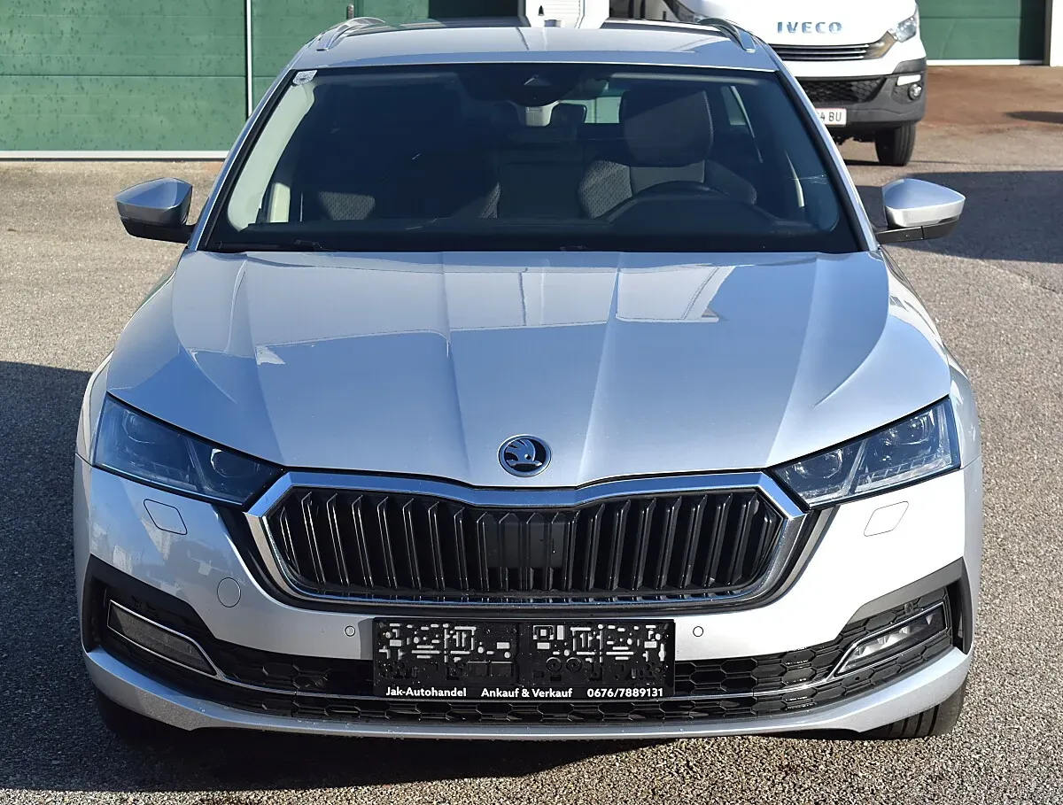 Skoda Octavia 2022 photo 2
