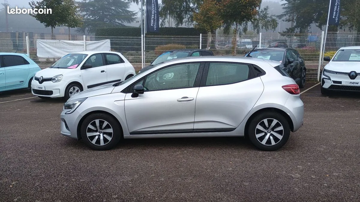Renault Clio 2023 photo 2