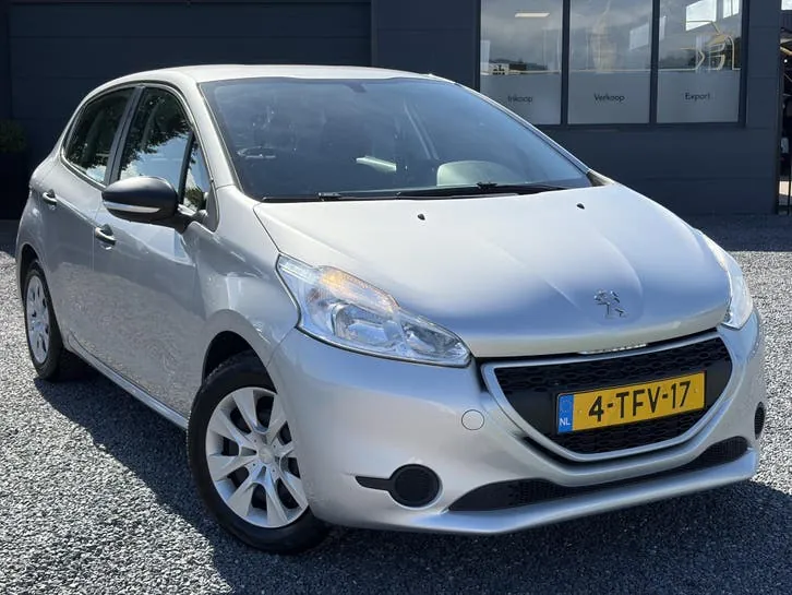 Peugeot 208 2014 photo 2