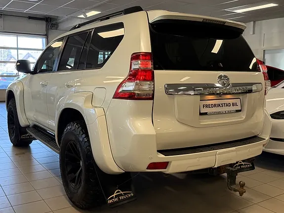 Toyota Land Cruiser 2017 photo 2