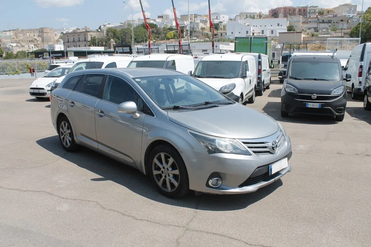 Toyota Avensis 2012 photo 2