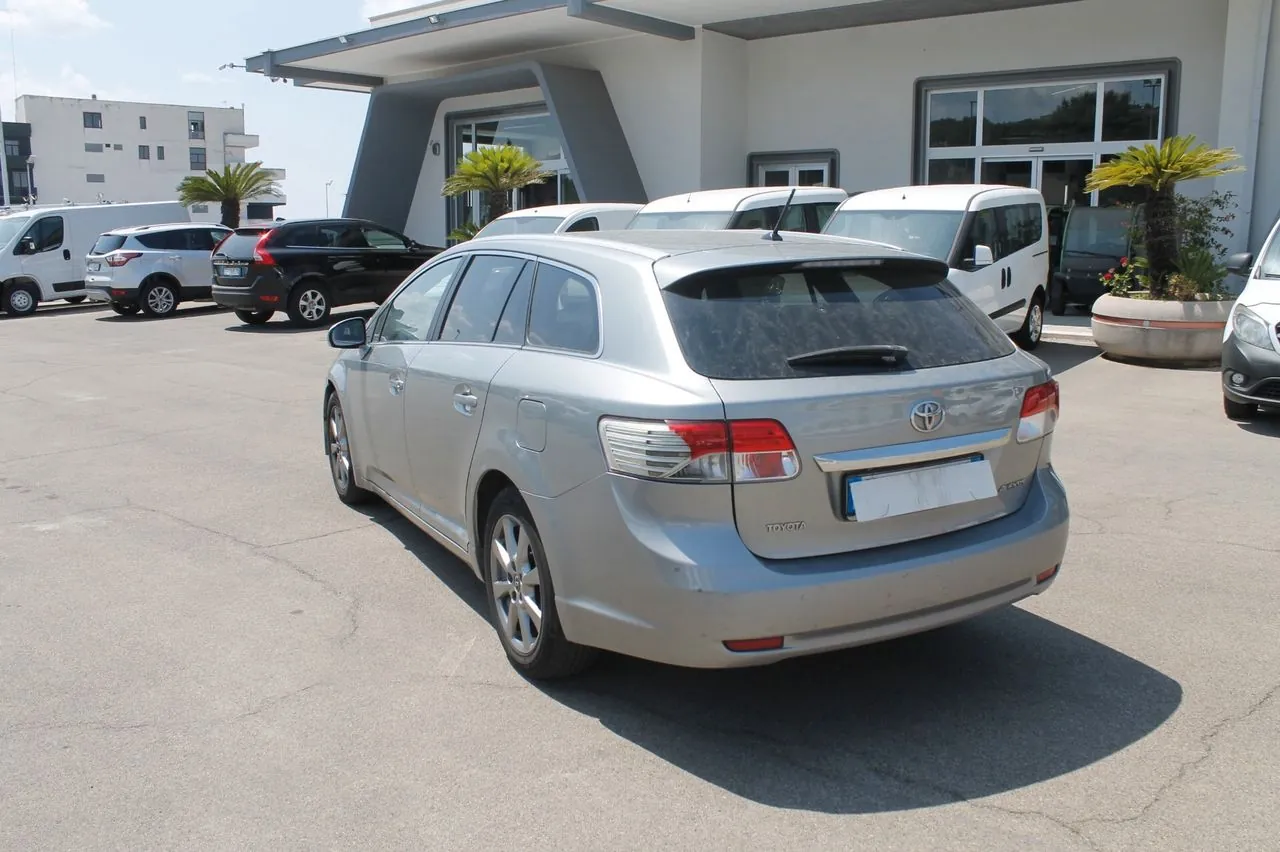 Toyota Avensis 2012 photo 3