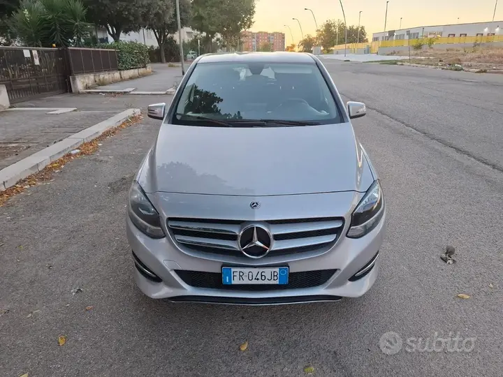 Mercedes-Benz B180 2018 photo 3