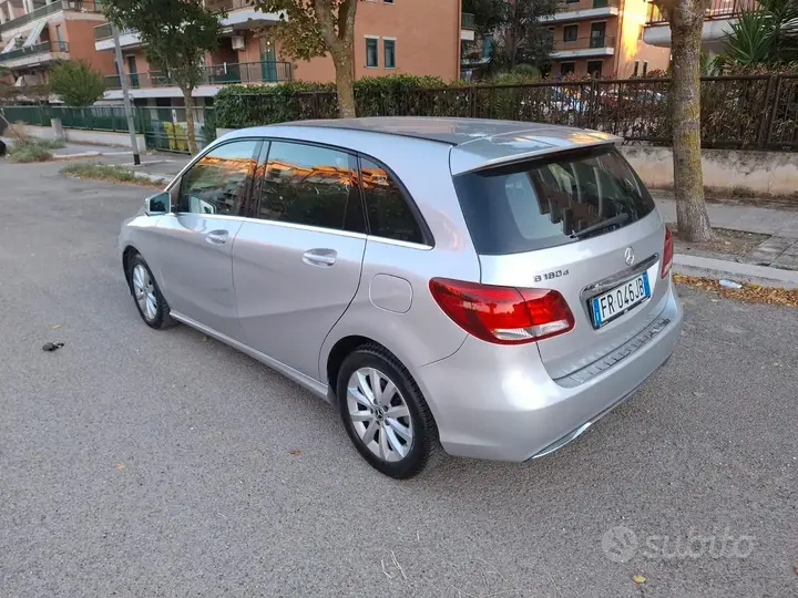 Mercedes-Benz B180 2018 photo 4