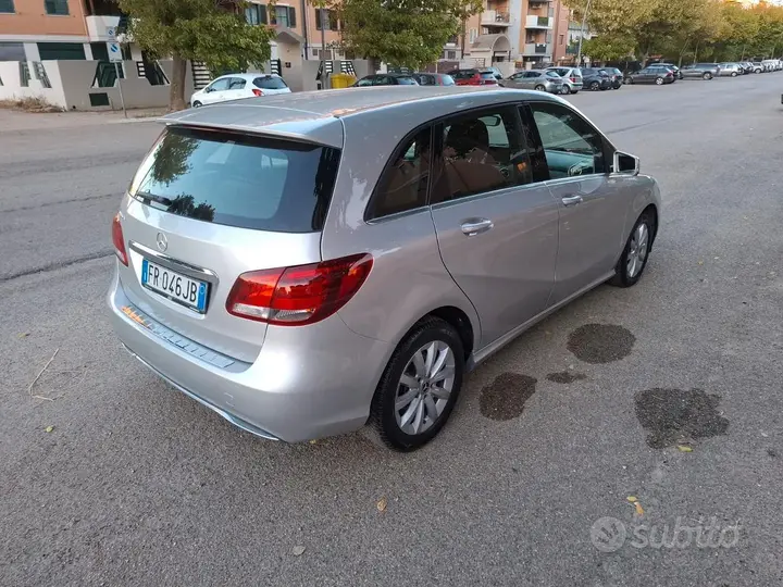 Mercedes-Benz B180 2018 photo 5