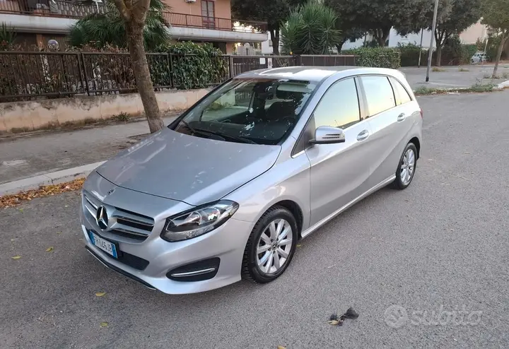 Mercedes-Benz B180