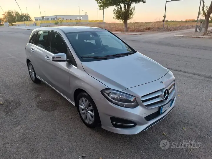Mercedes-Benz B180 2018 photo 2