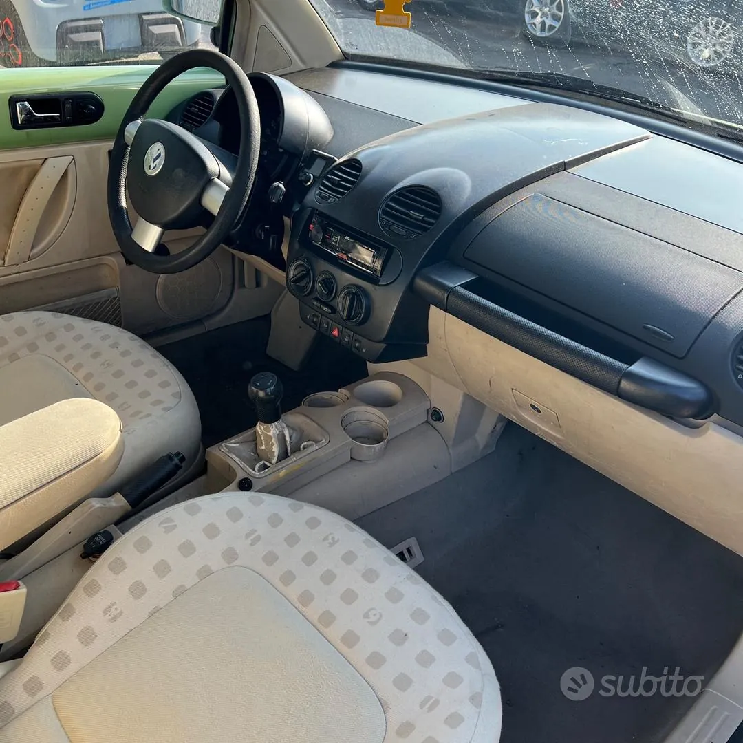 Volkswagen New Beetle 2000 photo 5