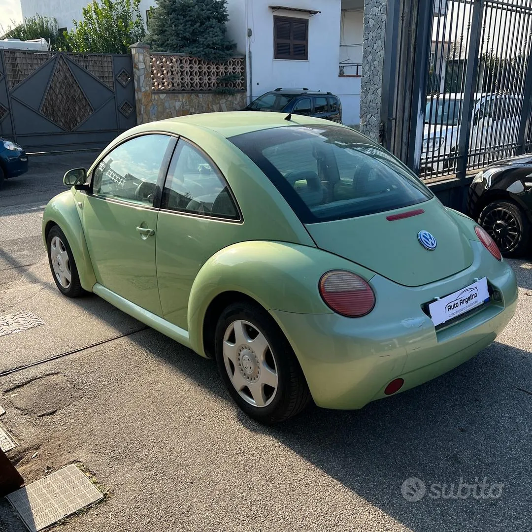 Volkswagen New Beetle 2000 photo 2