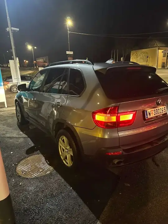 BMW X5 2010 photo 2