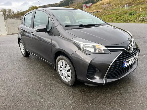 Toyota Yaris 2016 photo 2