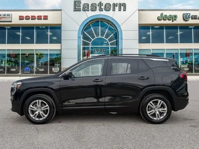 GMC Terrain 2024 photo 2