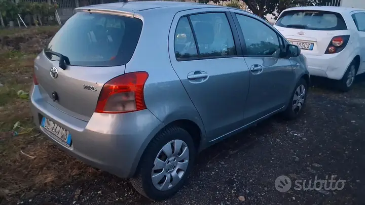 Toyota Yaris 2006 photo 2