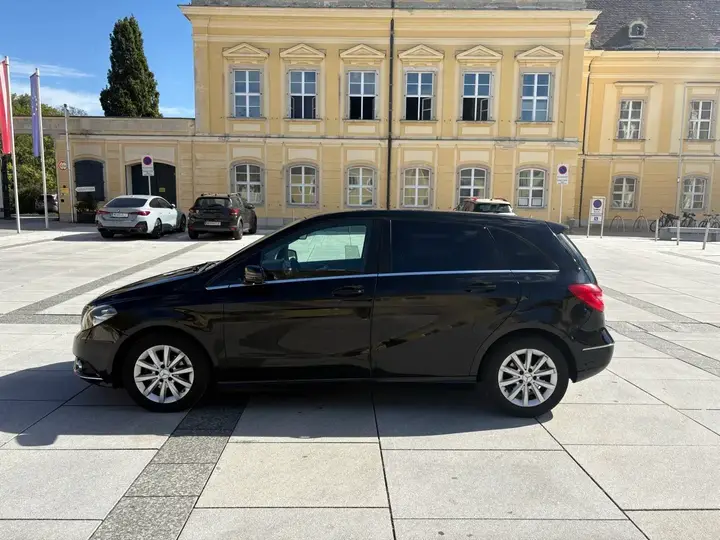 Mercedes-Benz B-Class 2013 photo 2
