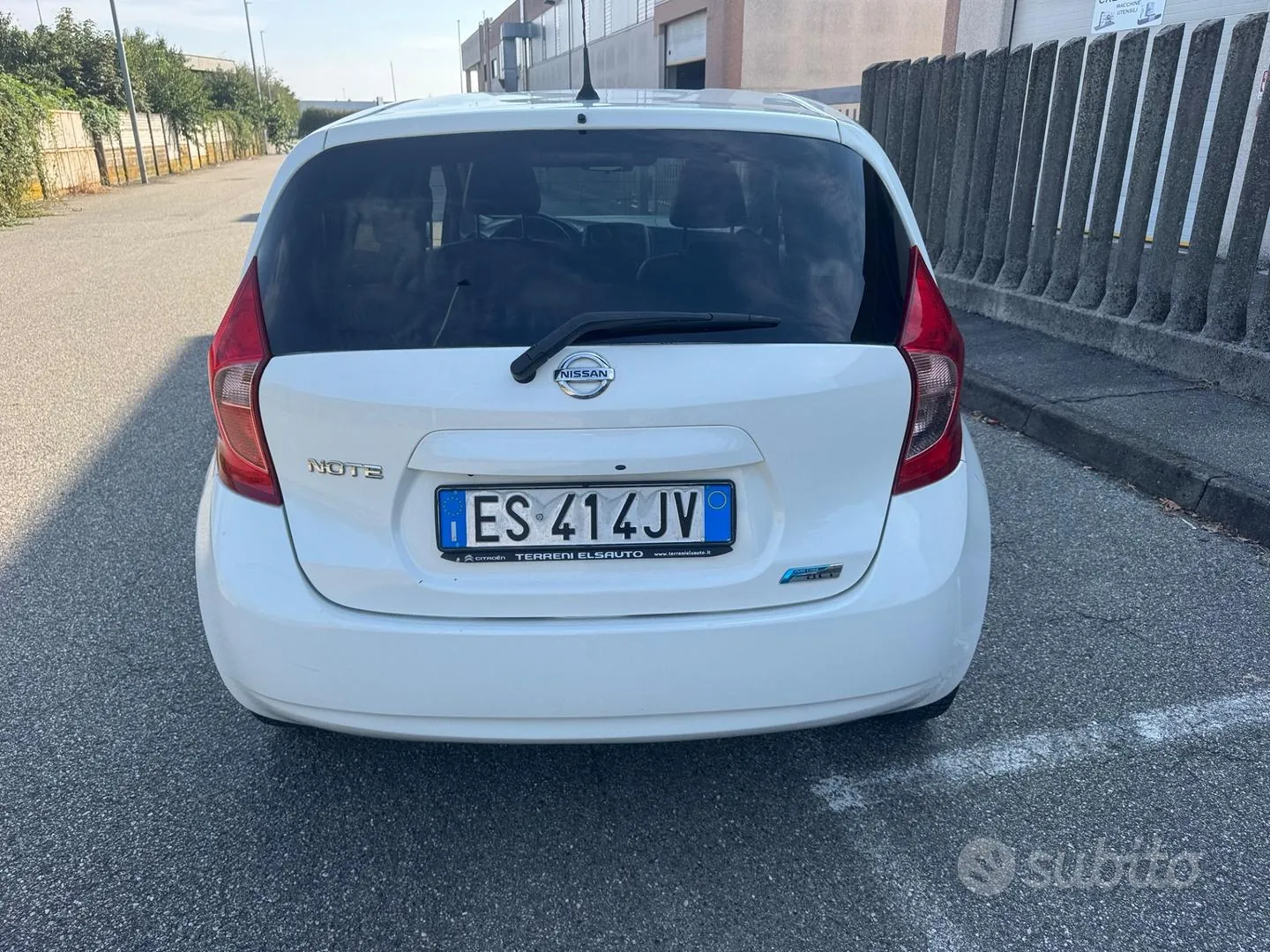 Nissan Note 2013 photo 4