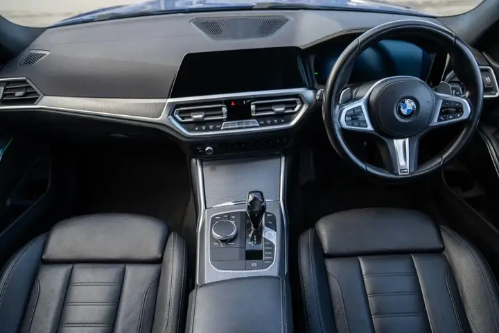 BMW 3 Series 2022 photo 2