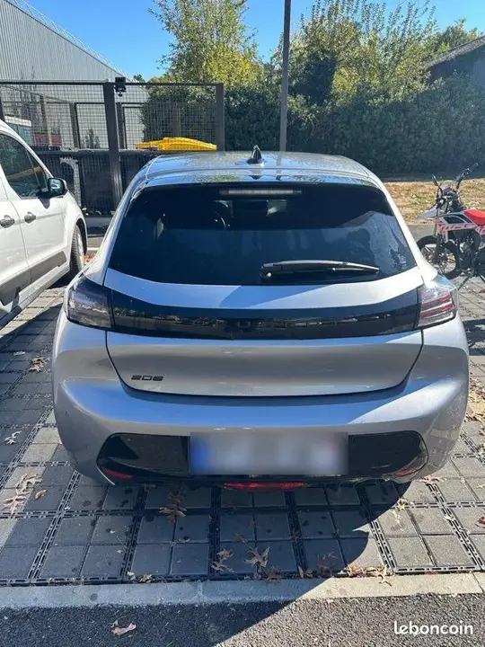 Peugeot 208 2024 photo 3