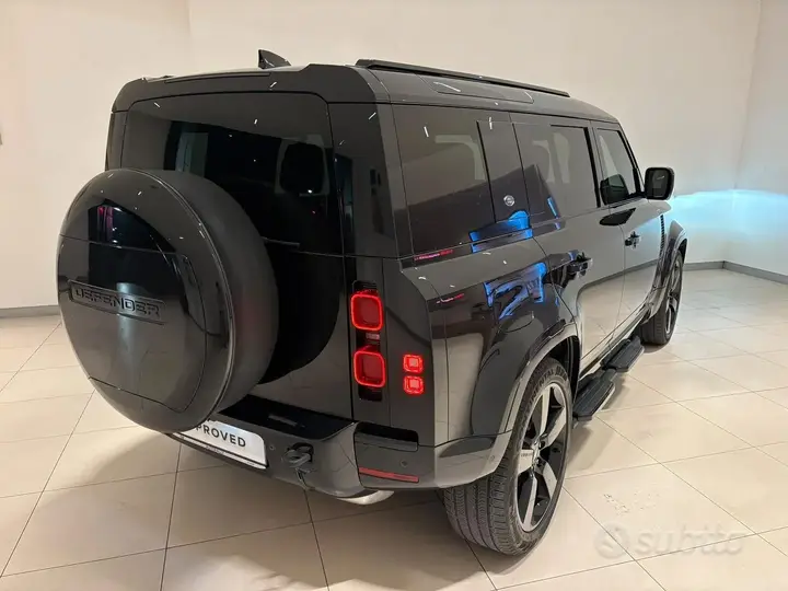 Land Rover Defender 2024 photo 2