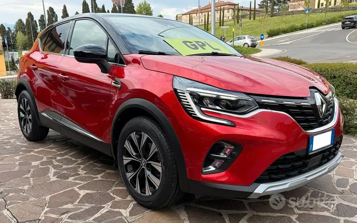 Renault Captur 2023 photo 2