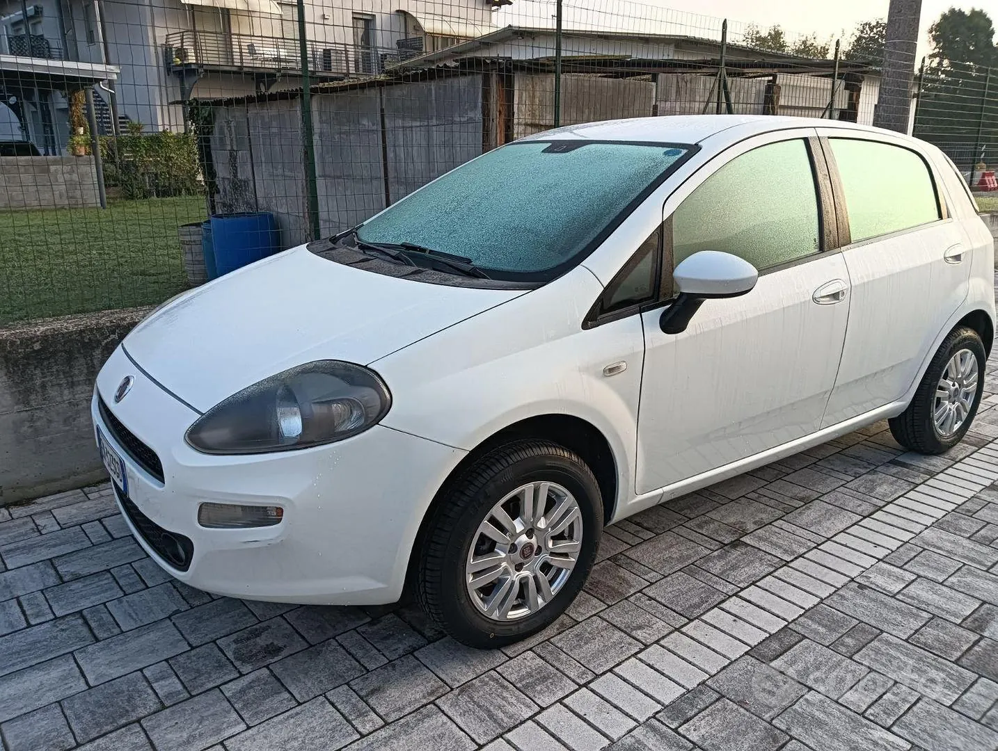 Fiat Punto 2012 photo 2