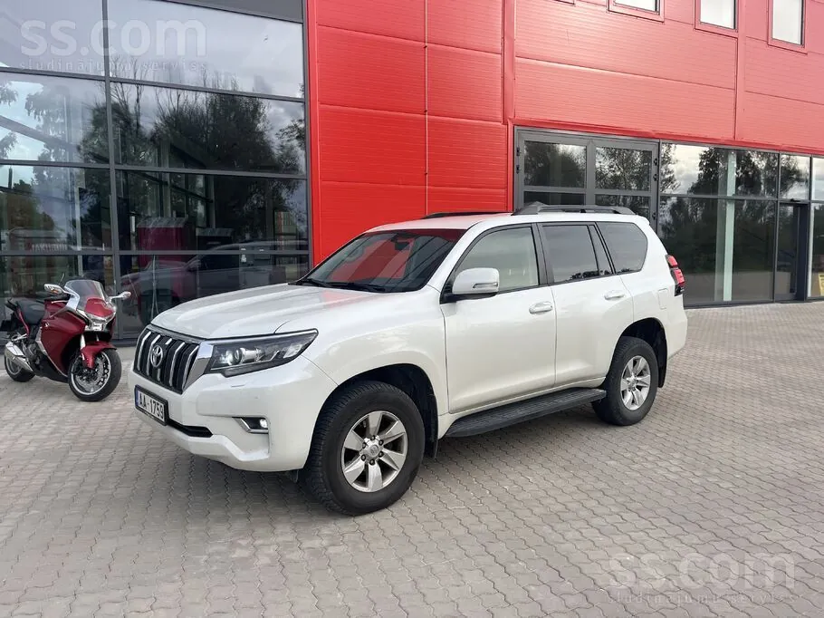 Toyota Land Cruiser 2017 photo 2