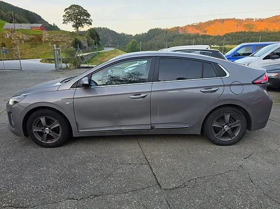 Hyundai Ioniq 2020 photo 2