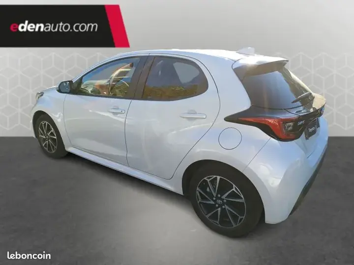 Toyota Yaris 2023 photo 3