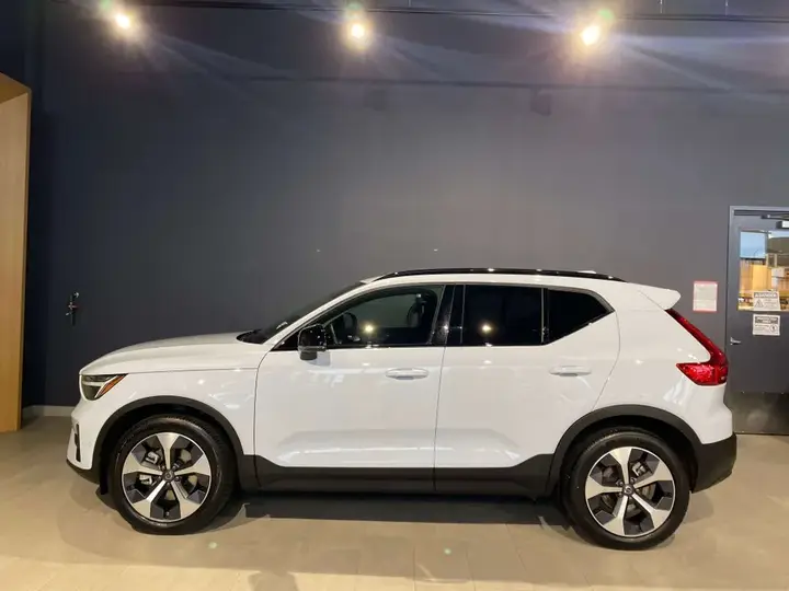 Volvo Xc40 2026 photo 2