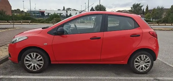 Mazda Mazda2 2009 photo 5