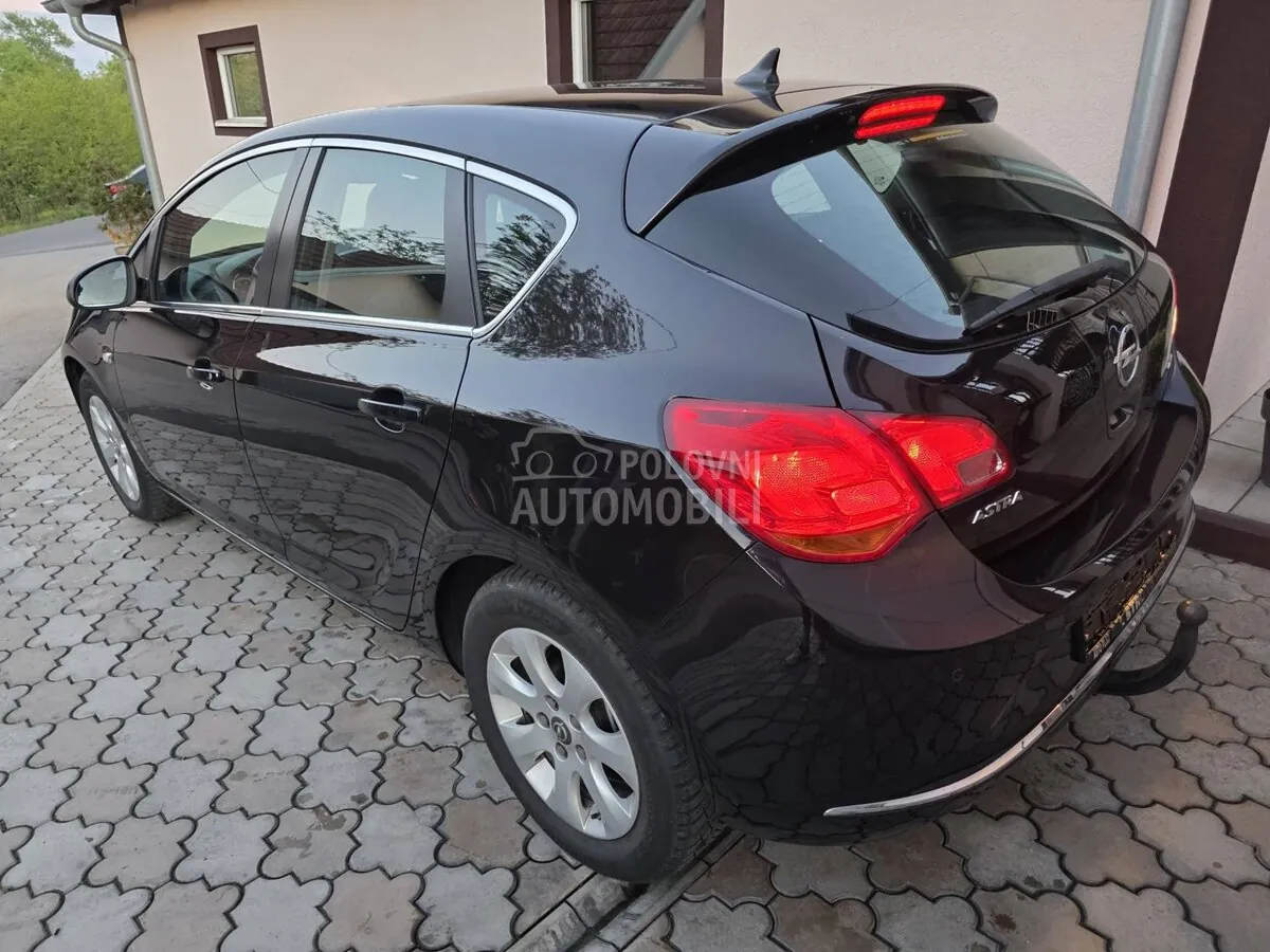 Opel Astra J 2015 photo 3