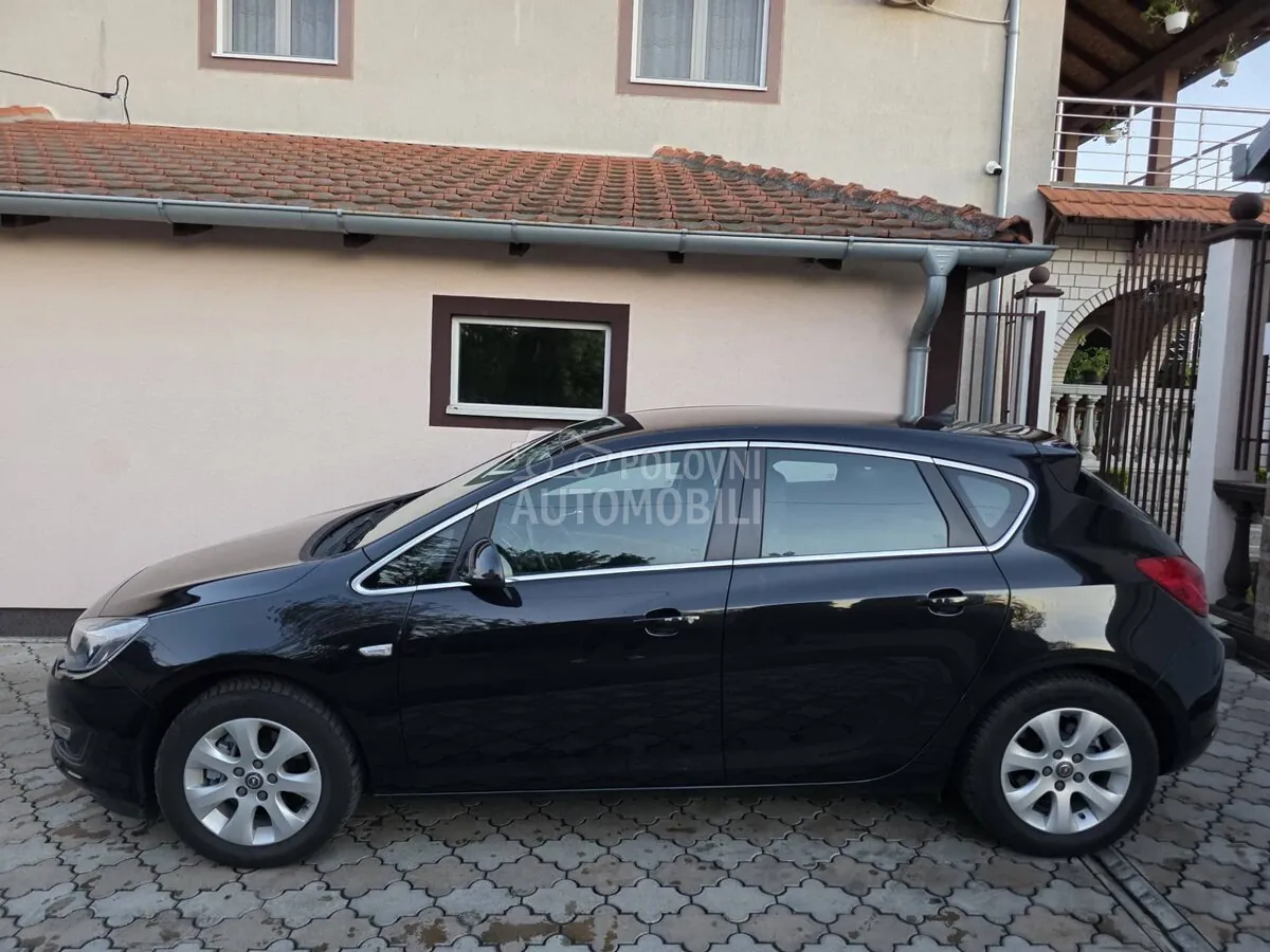 Opel Astra J 2015 photo 2