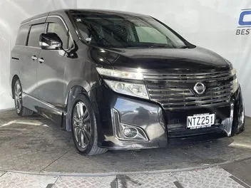 Nissan Elgrand 2012 photo 2