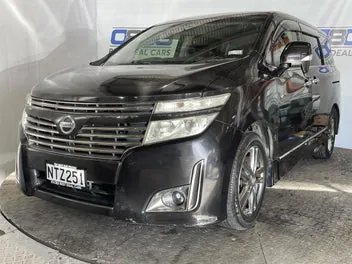 Nissan Elgrand 2012 photo 4