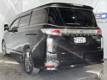 Nissan Elgrand 2012 photo 5