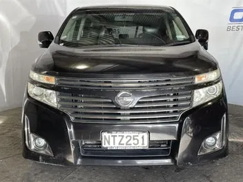 Nissan Elgrand 2012 photo 3