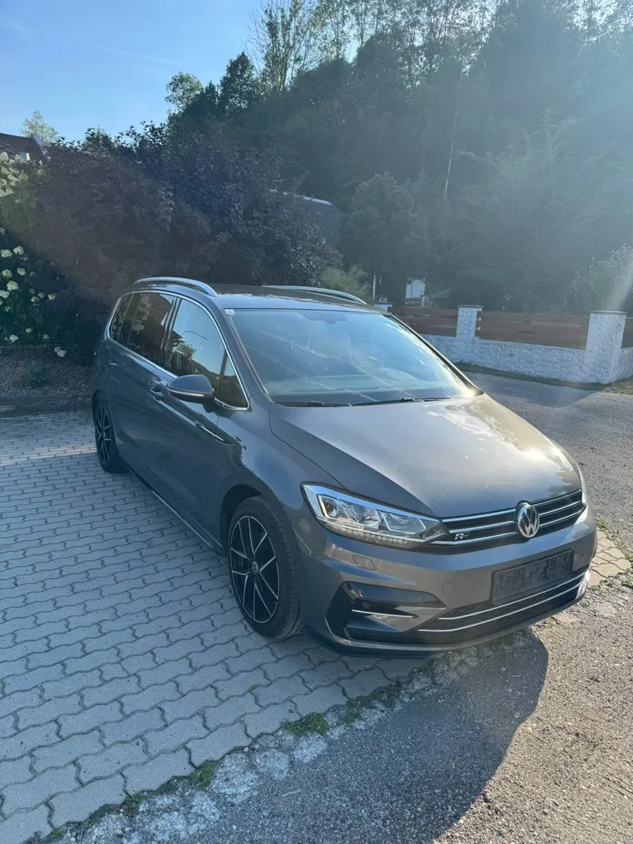 Volkswagen Touran 2016 photo 2