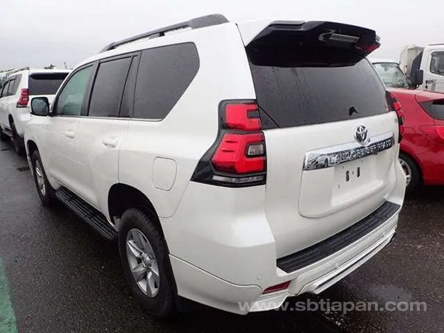 Toyota Land Cruiser Prado 2023 photo 3