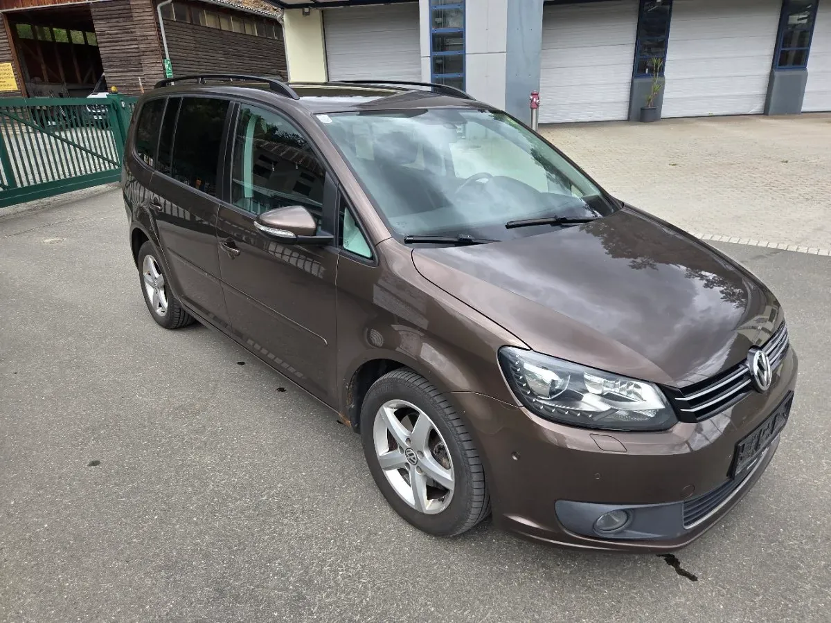 Volkswagen Touran 2013 photo 2