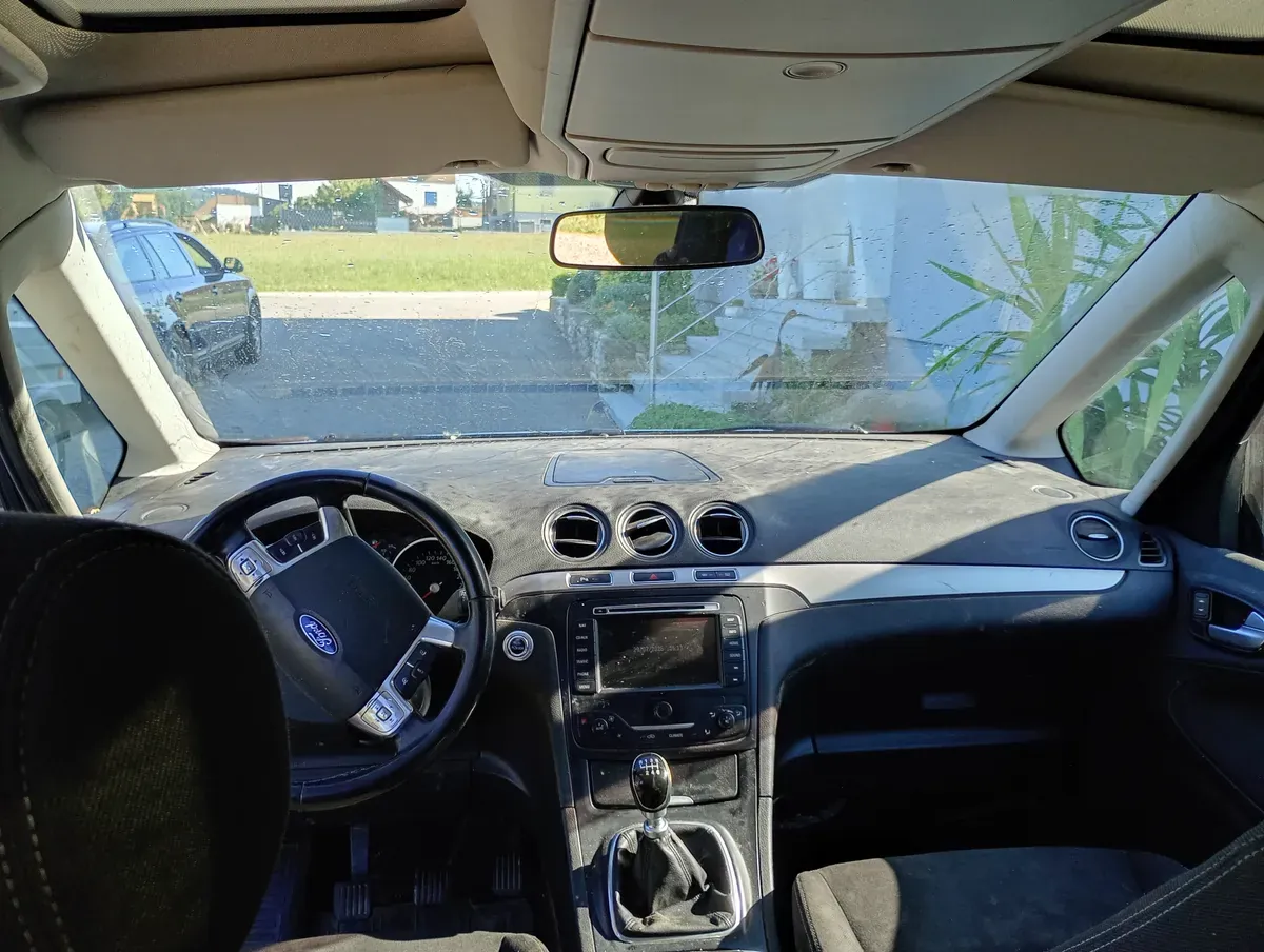 Ford Galaxy 2012 photo 2