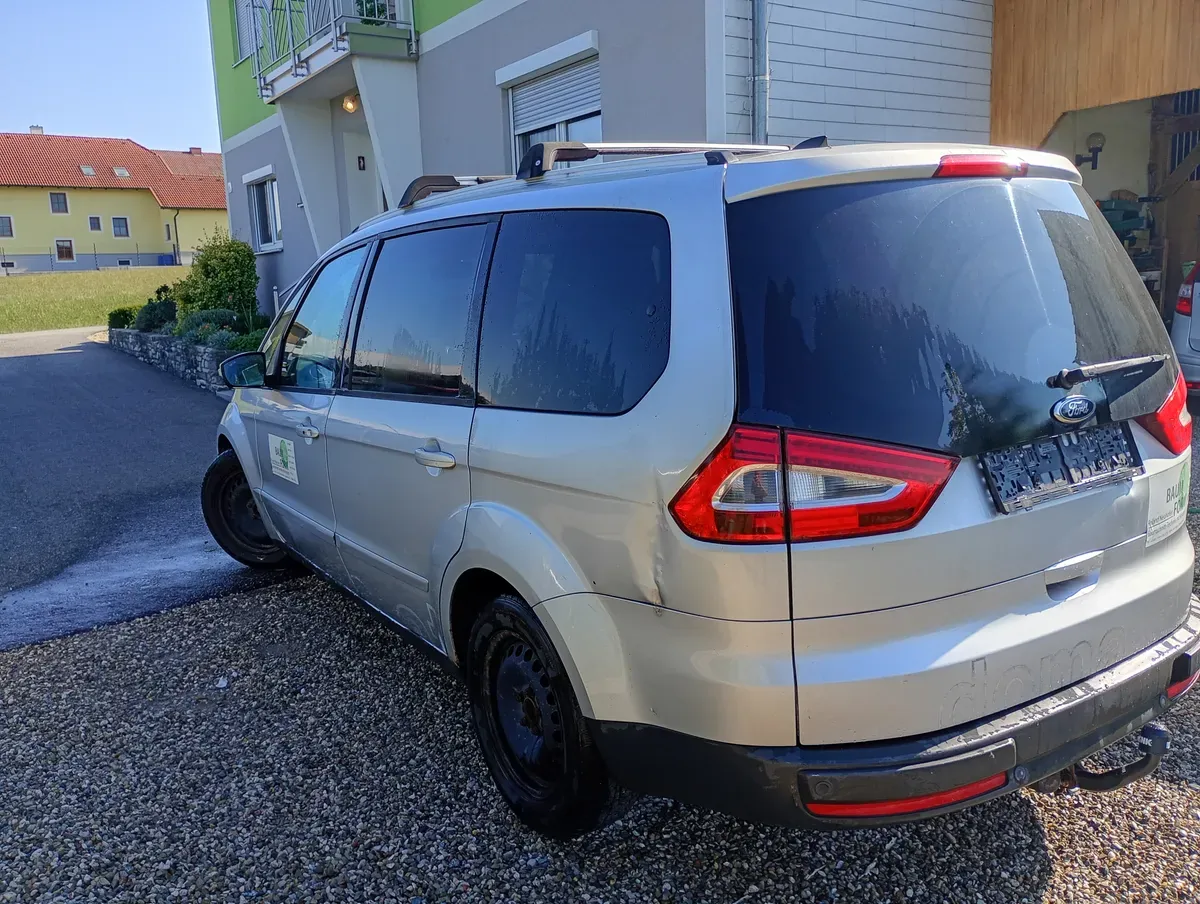 Ford Galaxy 2012 photo 3