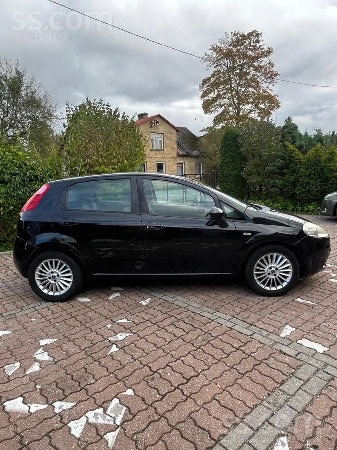 Fiat Grande Punto 2006 photo 2