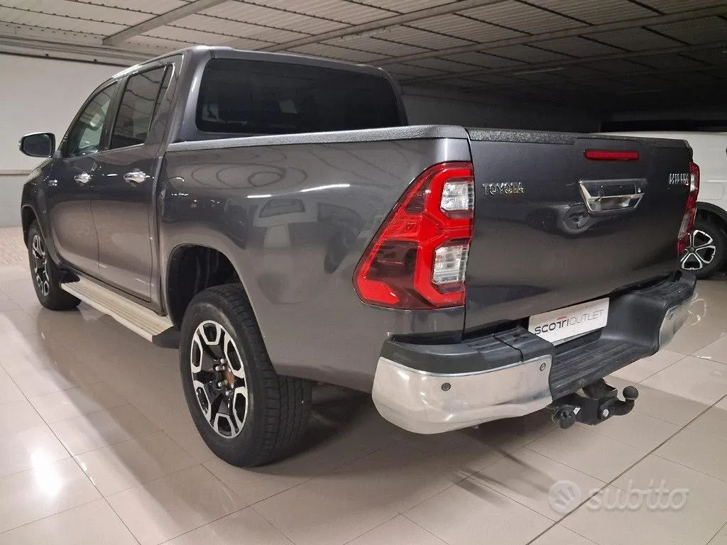 Toyota Hilux photo 3