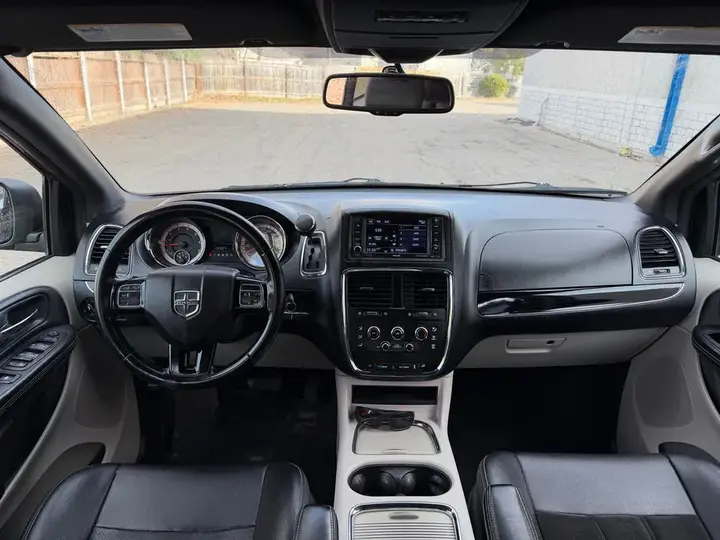 Dodge Caravan 2017 photo 5