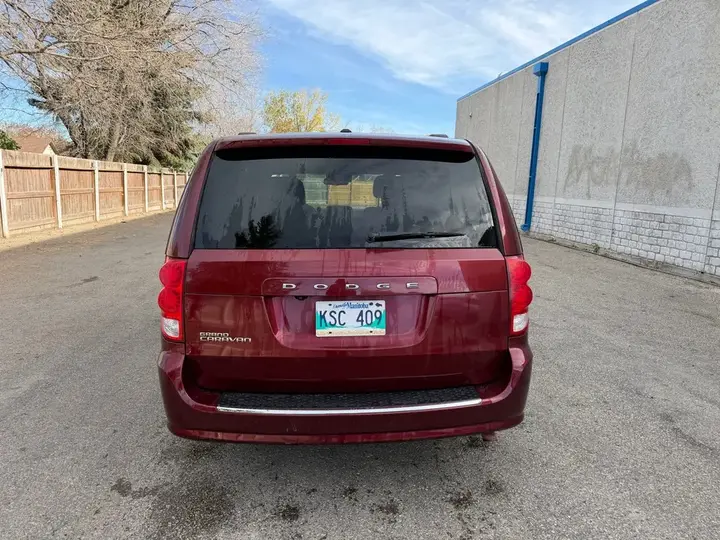 Dodge Caravan 2017 photo 2
