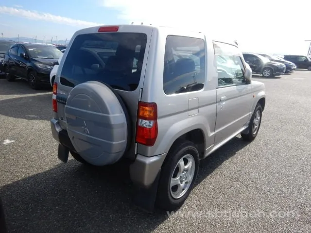 Mitsubishi Pajero Mini 2001 photo 4