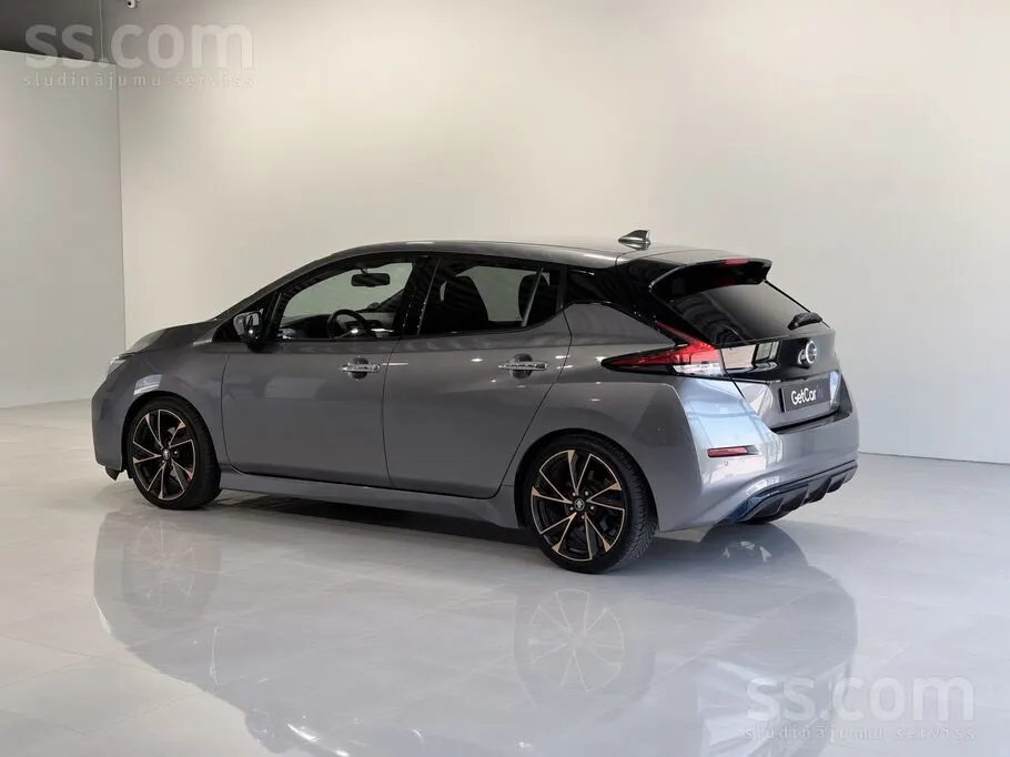 Nissan Leaf 2021 photo 2
