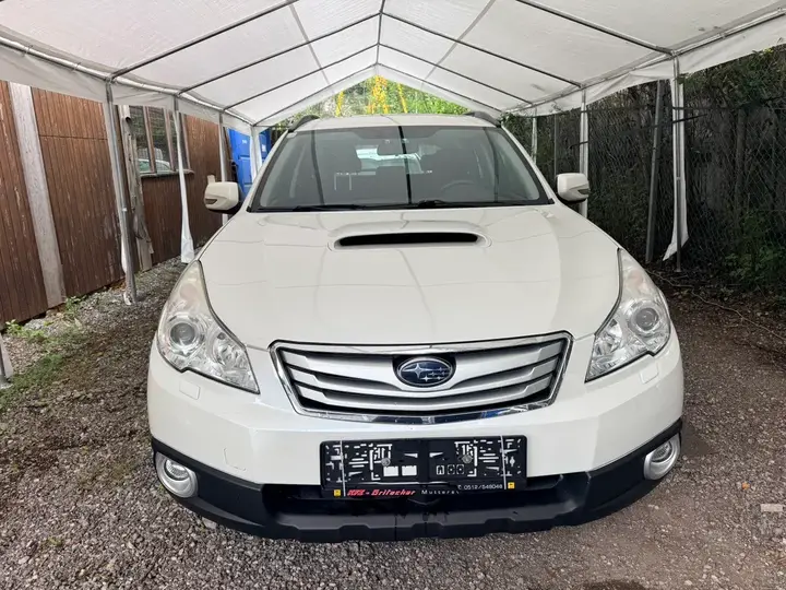 Subaru Outback 2010 photo 2