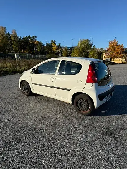 Peugeot 107 2012 photo 2