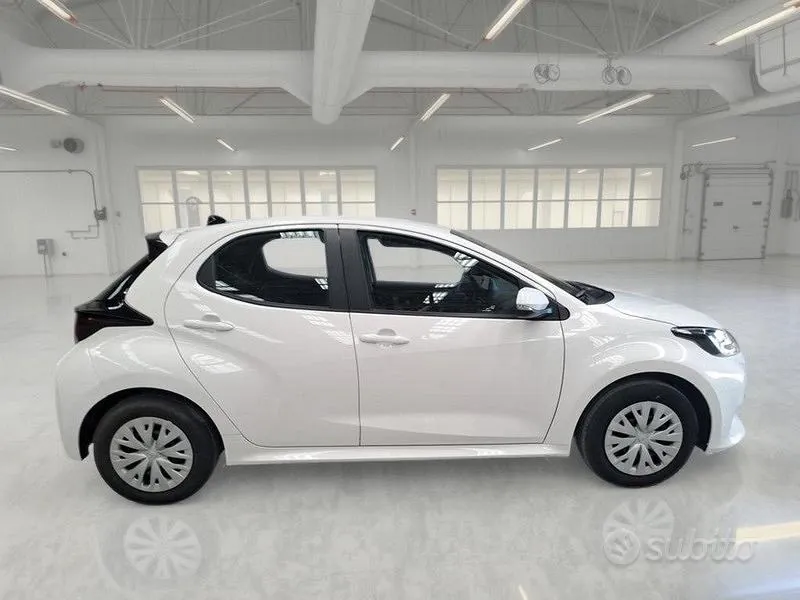 Toyota Yaris 2025 photo 3